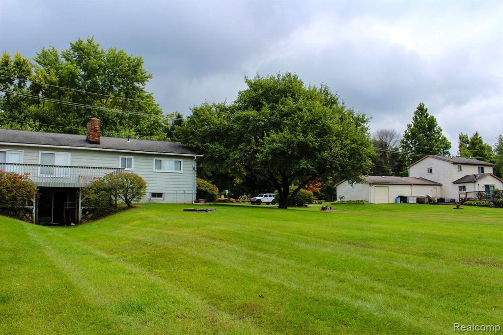 7095 Clintonville Road Clarkston, MI 48348 - Photo 4 of 22