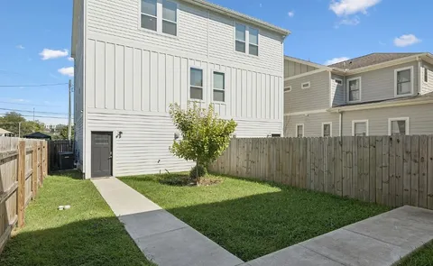 a view of a back yard of the house