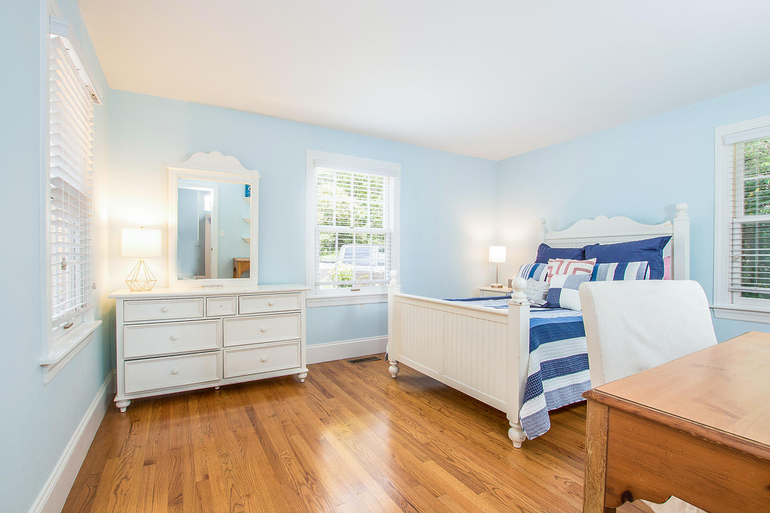 107 Captains Walk Chatham, MA 02650 - Photo 25 of 51 a room with a bed and a table