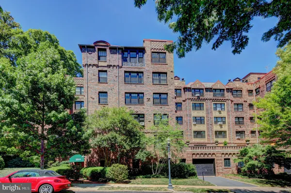 $800,000 | 3041 Sedgwick Street Northwest, Unit 201D, Washington, DC 20008