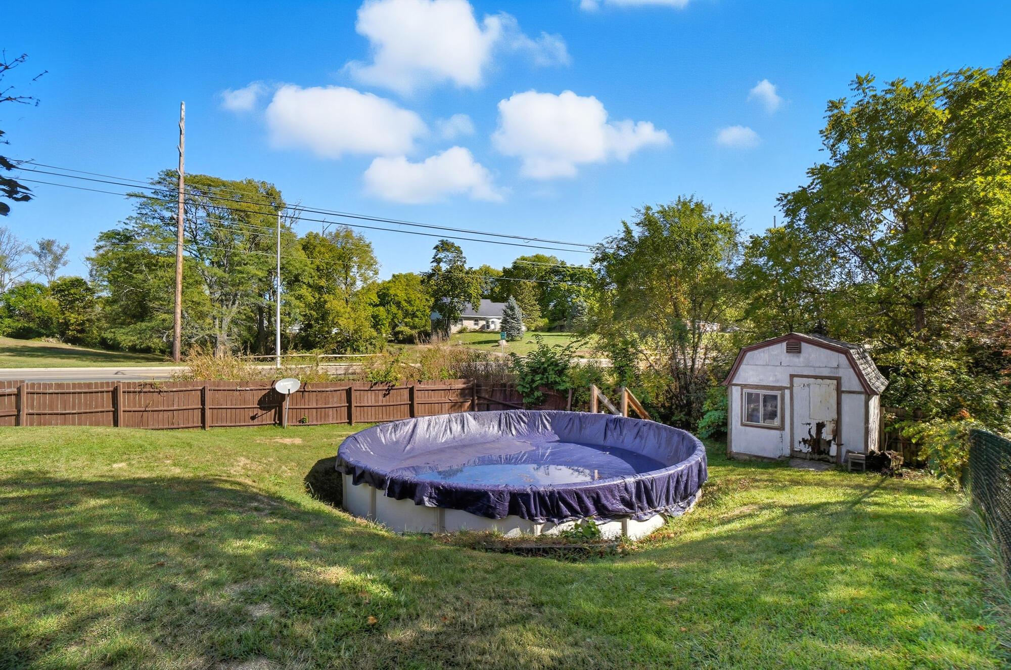1520 Fall Brook Road Columbus, OH 43223 - Photo 43 of 44 back yard view