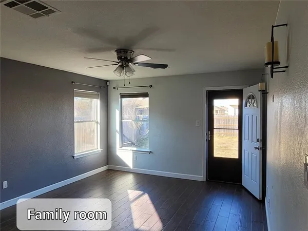 $1,800 | 204 Phillips Street, Hutto, TX 78634
