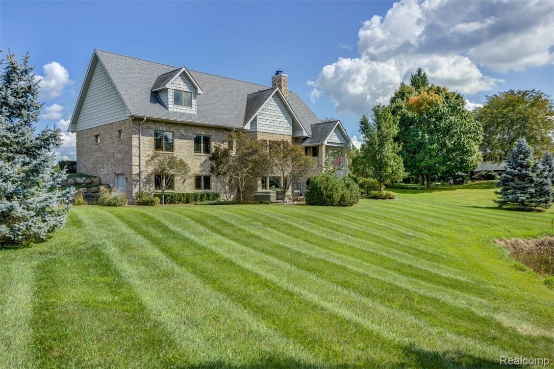 1401 South Garner Road Milford, MI 48380 - Photo 5 of 33 80.jpg