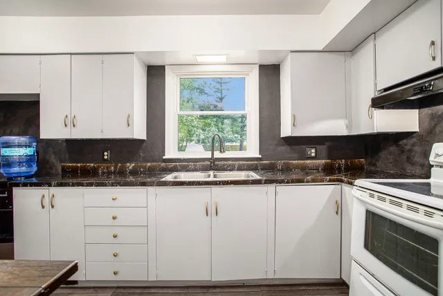 $229,000 | 66 Wealthy Avenue, Battle Creek, MI 49015