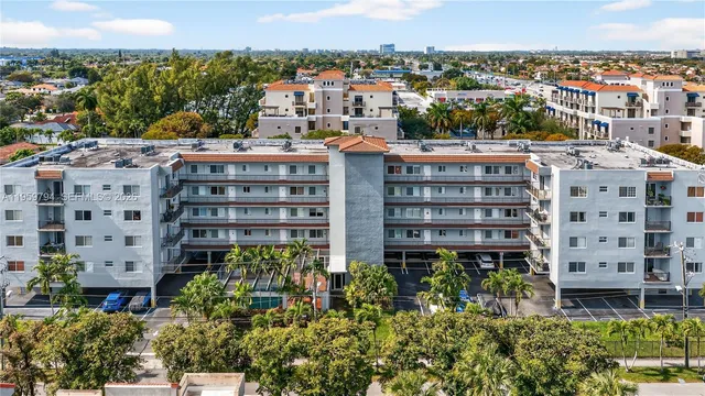 $1,950 | 900 Southwest 84th Avenue, Unit 403D, Miami, FL 33144