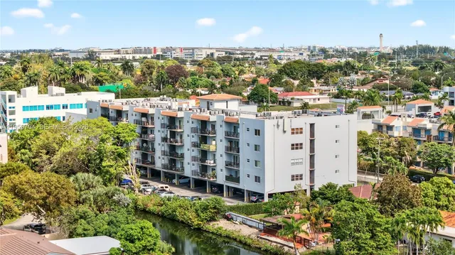 $1,950 | 900 Southwest 84th Avenue, Unit 403D, Miami, FL 33144