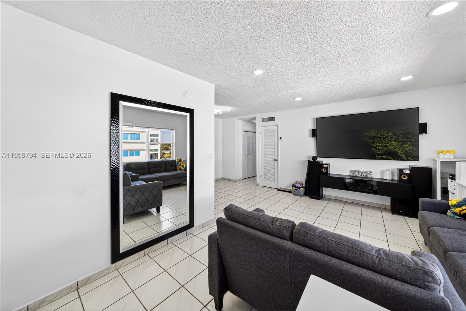 900 Southwest 84th Avenue, Unit 403D Miami, FL 33144 - Photo 3 of 25