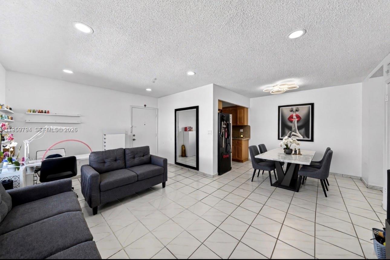 900 Southwest 84th Avenue, Unit 403D Miami, FL 33144 - Photo 4 of 25