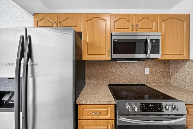 $1,950 | 900 Southwest 84th Avenue, Unit 403D, Miami, FL 33144