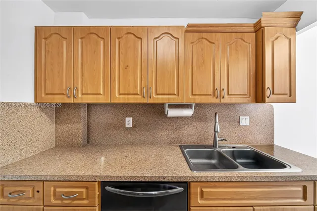 $1,950 | 900 Southwest 84th Avenue, Unit 403D, Miami, FL 33144