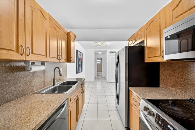$1,950 | 900 Southwest 84th Avenue, Unit 403D, Miami, FL 33144
