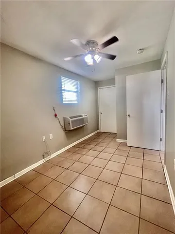 $850 | 535 Lafayette Street, Unit 1, Gretna, LA 70053