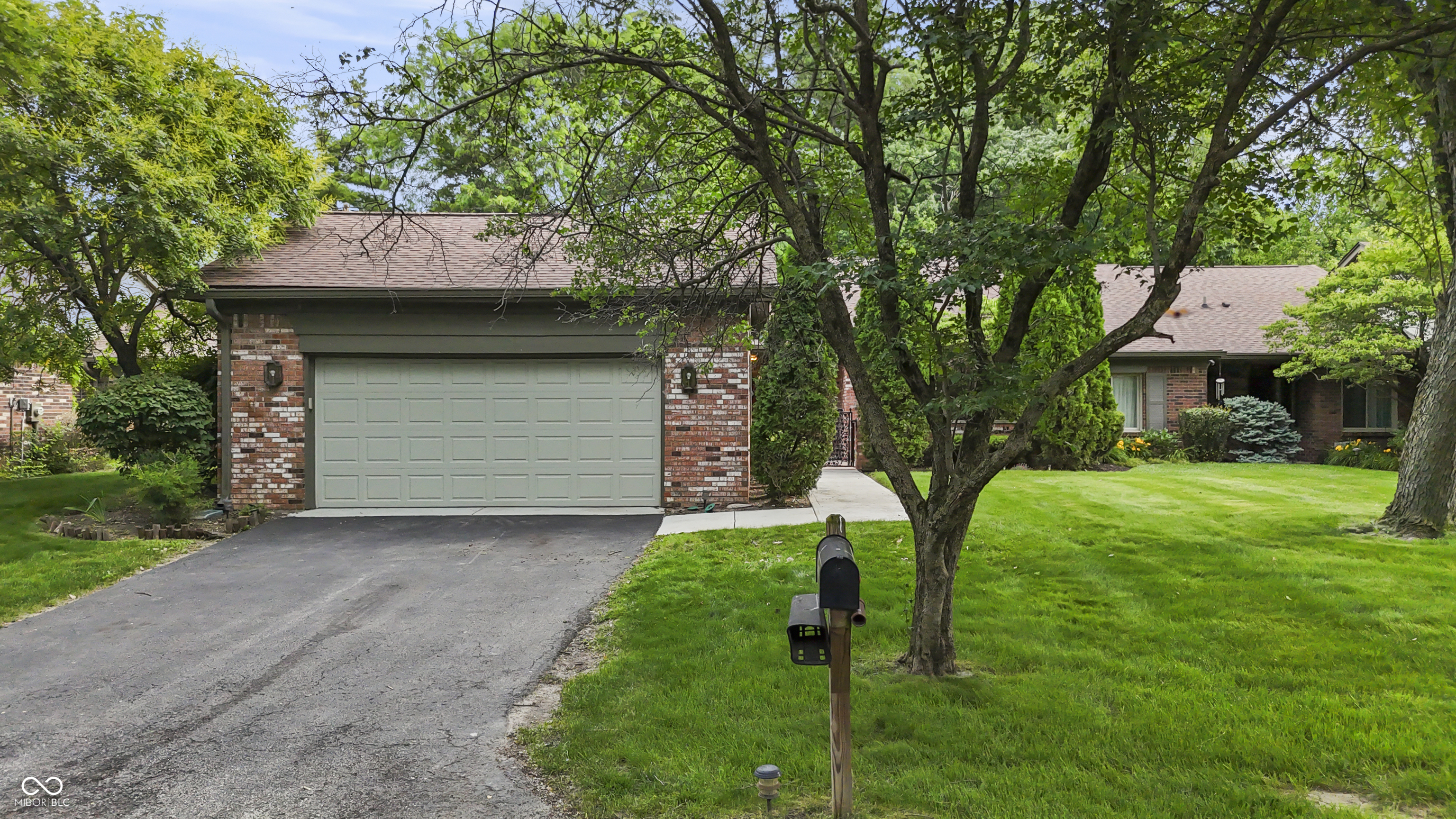 5409 Greenwillow Road Indianapolis, IN 46226 - Photo 3 of 47