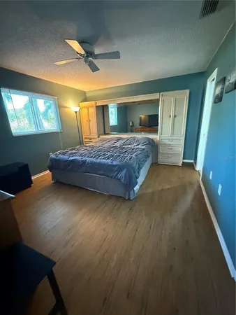 $2,700 | 819 South Gondola Drive, Venice, FL 34293