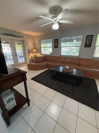 $2,700 | 819 South Gondola Drive, Venice, FL 34293