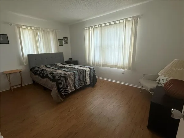 $2,700 | 819 South Gondola Drive, Venice, FL 34293