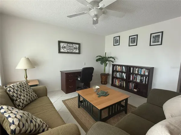 $2,700 | 819 South Gondola Drive, Venice, FL 34293