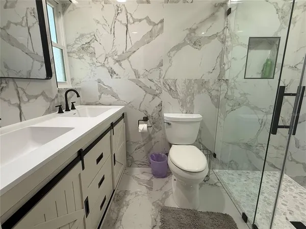 $2,700 | 819 South Gondola Drive, Venice, FL 34293