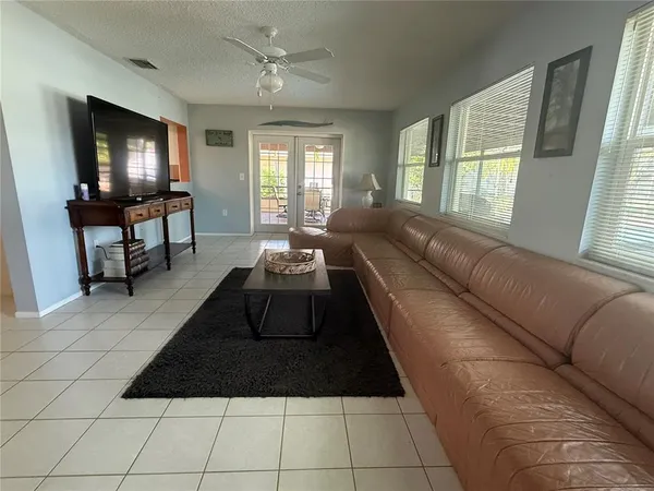 $2,700 | 819 South Gondola Drive, Venice, FL 34293