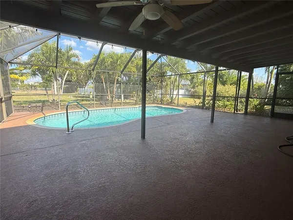 $2,700 | 819 South Gondola Drive, Venice, FL 34293