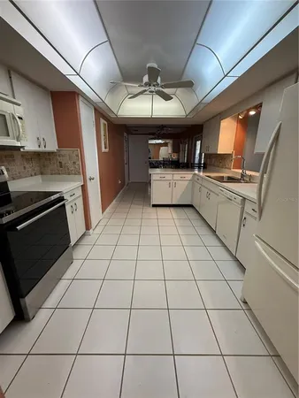 $2,700 | 819 South Gondola Drive, Venice, FL 34293