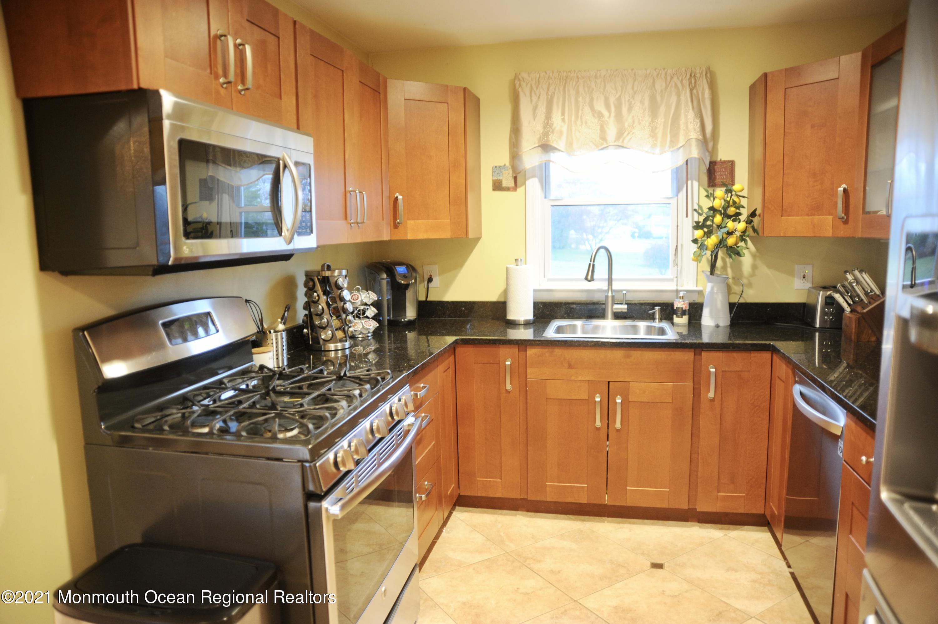 205 Wakefield Road Neptune Township, NJ 07753 - Photo 14 of 33 DSC_3012