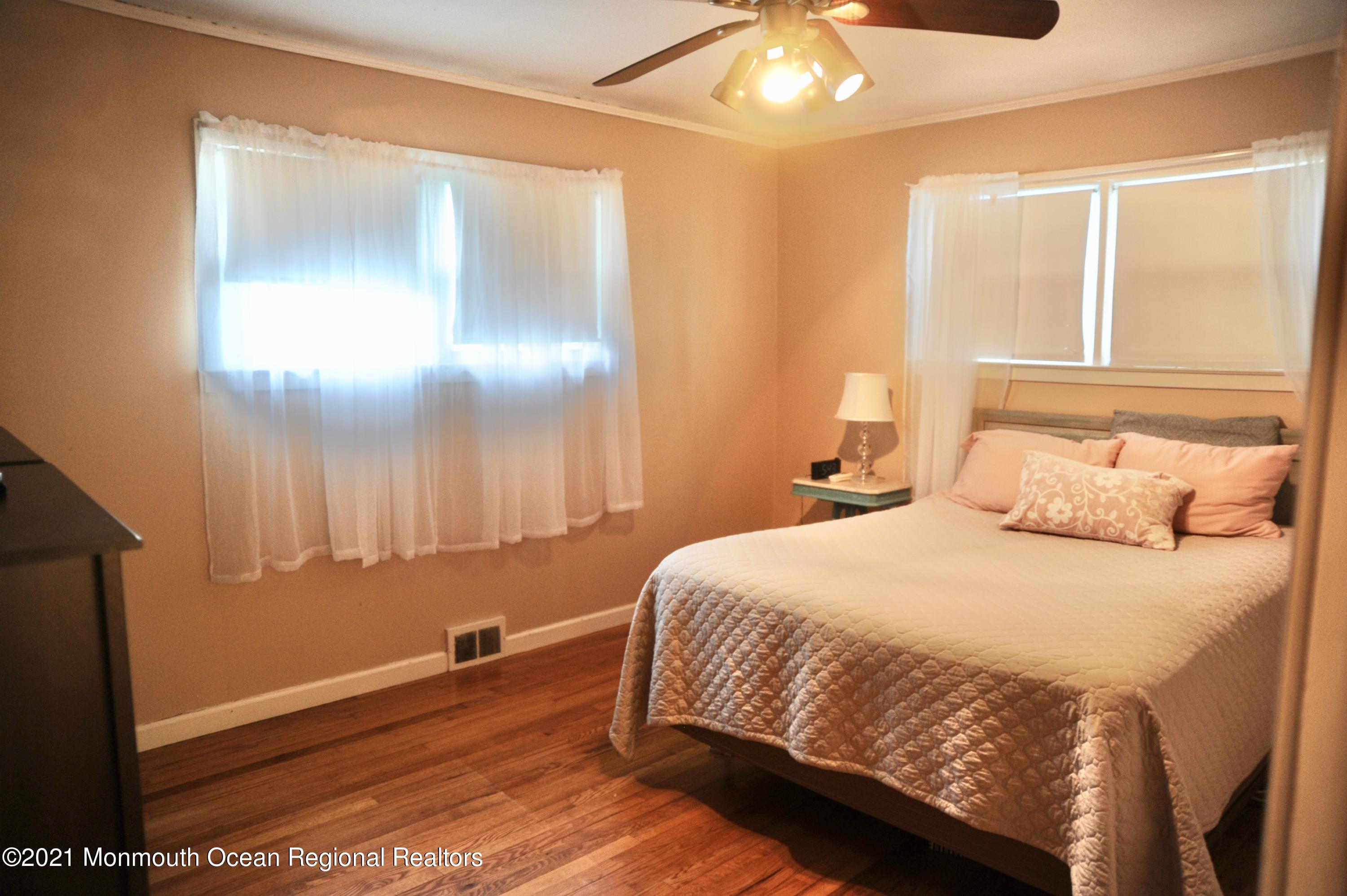 205 Wakefield Road Neptune Township, NJ 07753 - Photo 23 of 33 DSC_2987