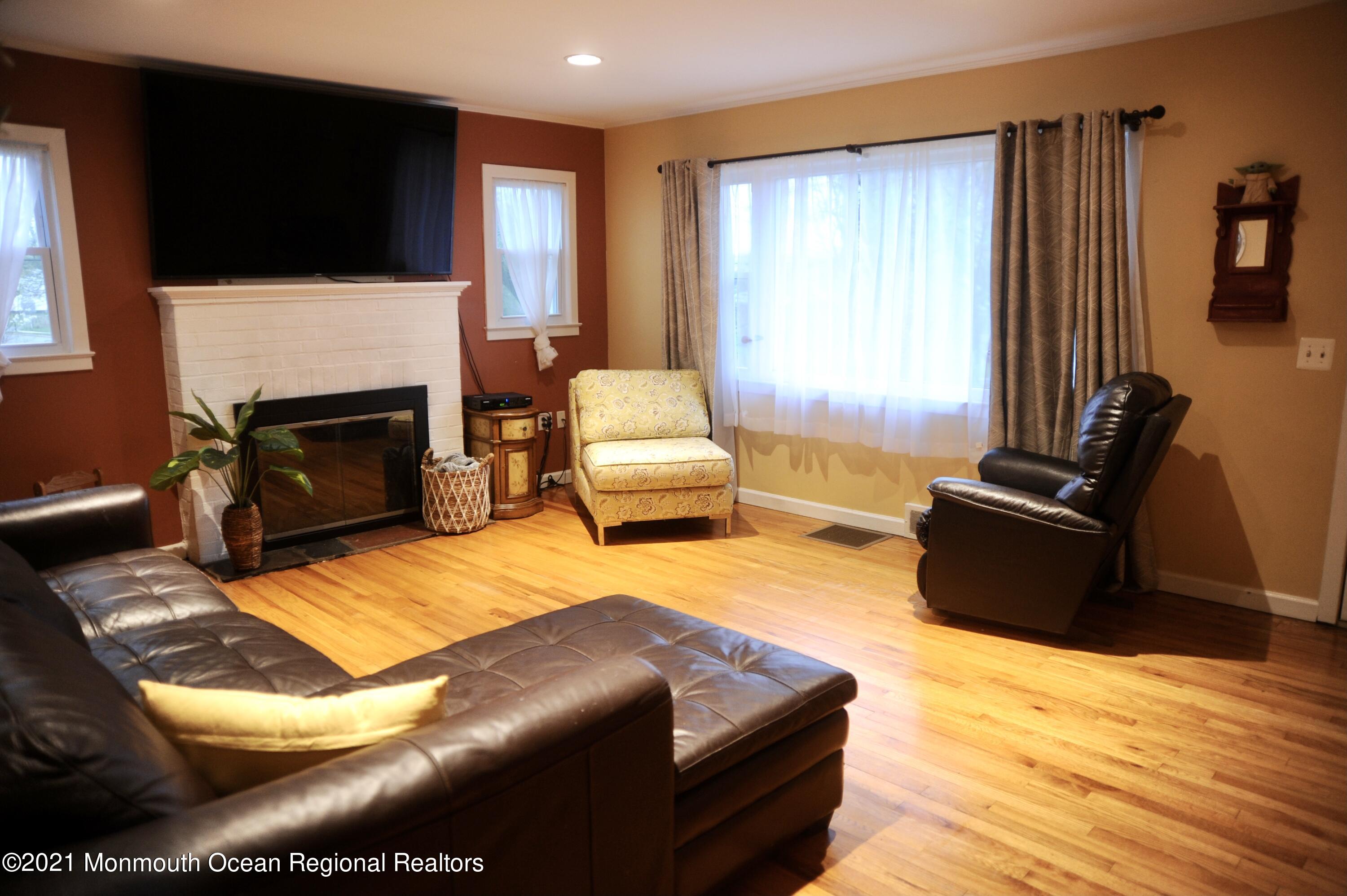 205 Wakefield Road Neptune Township, NJ 07753 - Photo 5 of 33 DSC_3017
