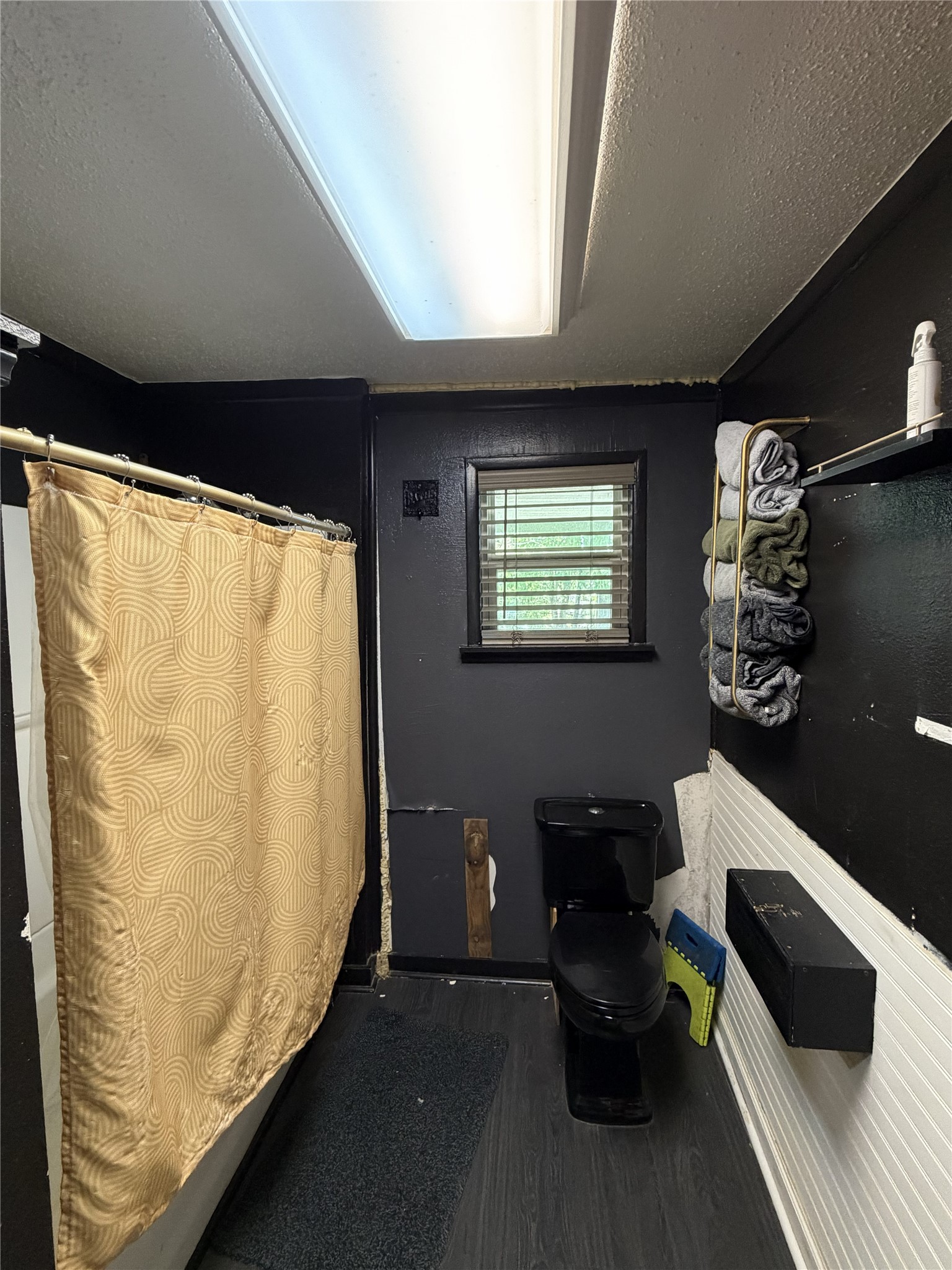 4710 9th Street Bacliff, TX 77518 - Photo 6 of 11 a living room with furniture and a window