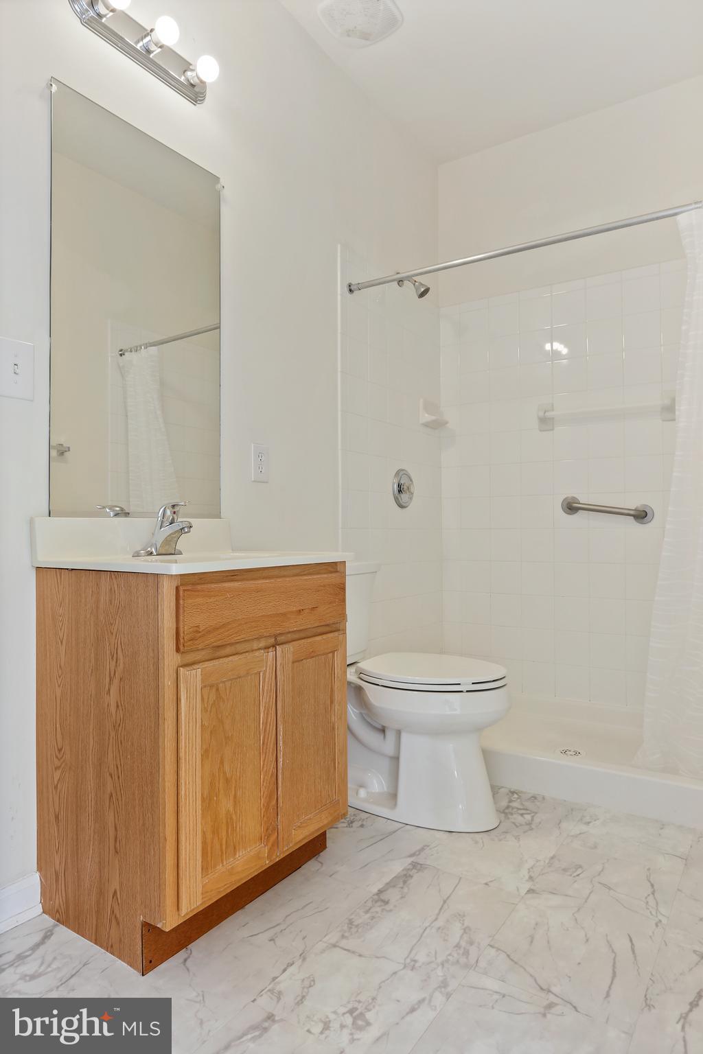 8680 Ridge Road Ellicott City, MD 21043 - Photo 7 of 43 Jack & Jill Bath w/ walk-in shower