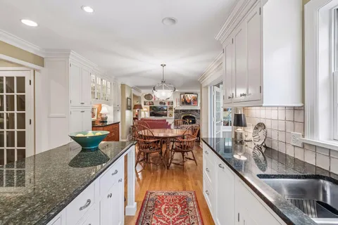 $1,100,000 | 925 Brockton Lane North, Plymouth, MN 55447