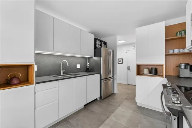 $279,000 | 2510 Grand Boulevard, Unit 1102, Kansas City, MO 64108