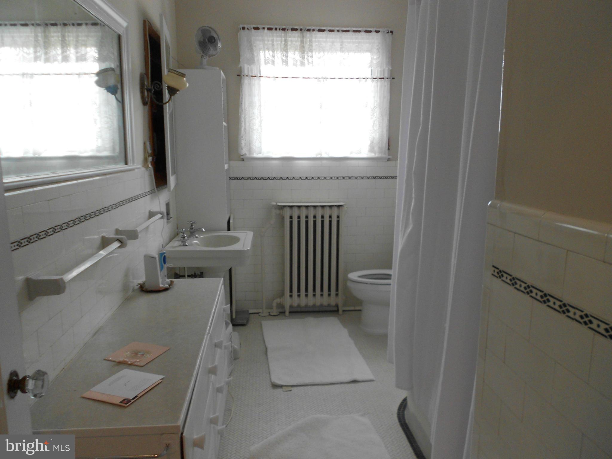 5111 Brook Green Road Baltimore, MD 21229 - Photo 11 of 23 Bath