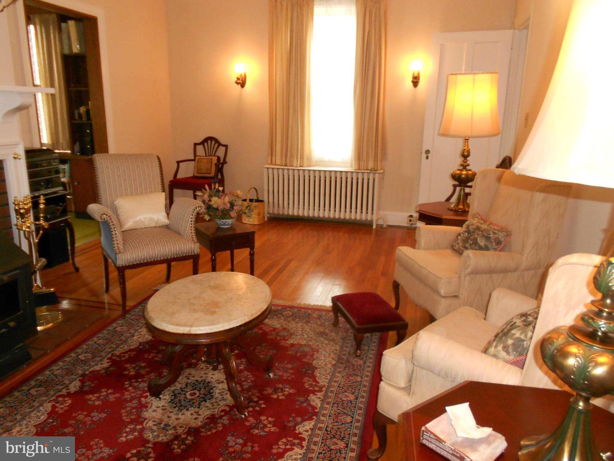 5111 Brook Green Road Baltimore, MD 21229 - Photo 3 of 23 Living Room