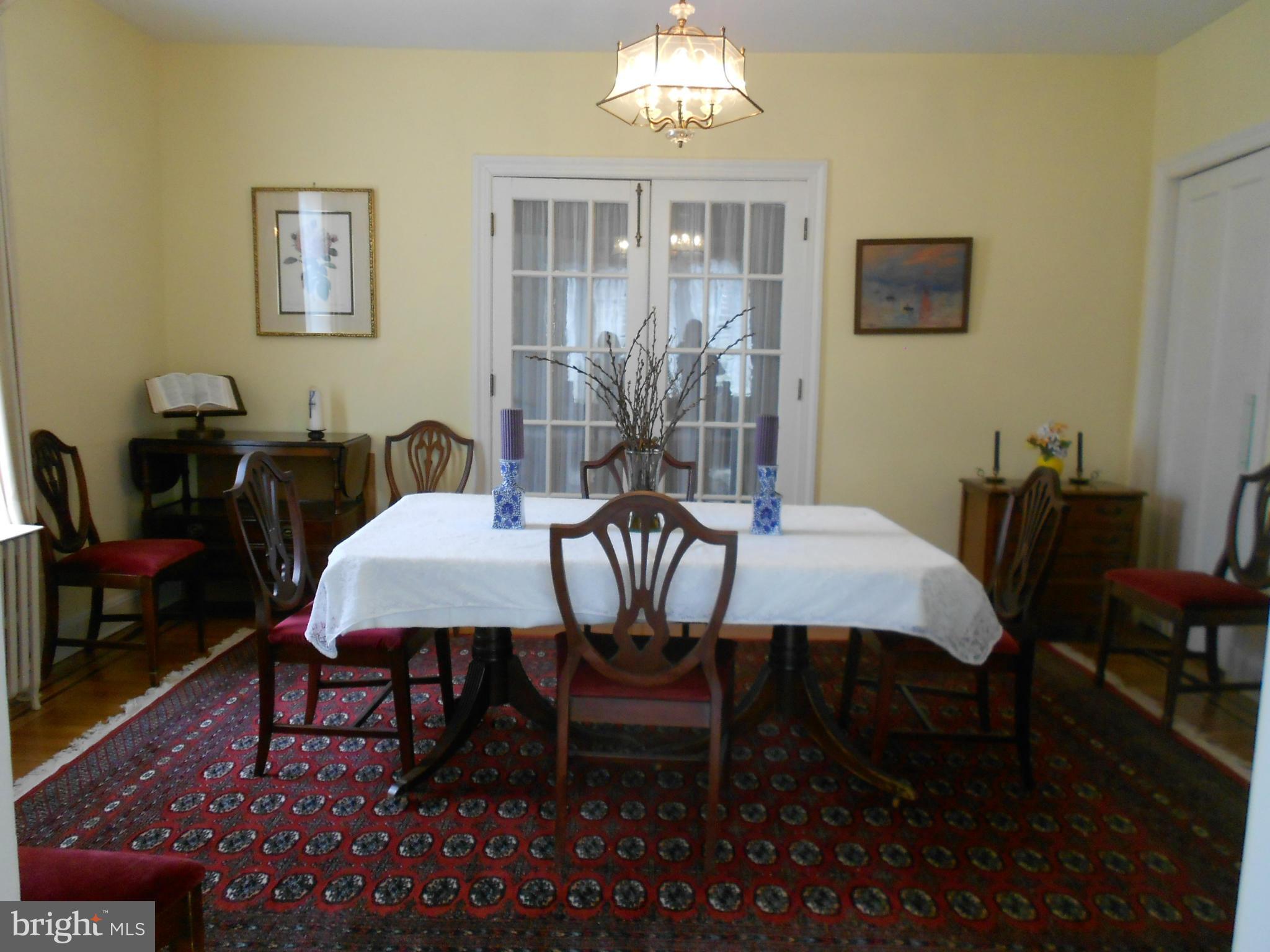 5111 Brook Green Road Baltimore, MD 21229 - Photo 4 of 23 Dining Room