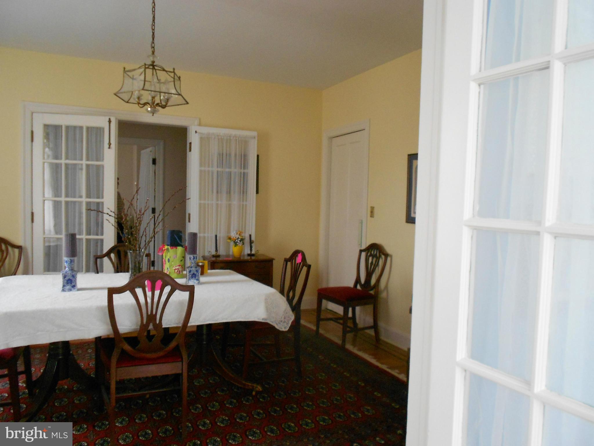 5111 Brook Green Road Baltimore, MD 21229 - Photo 6 of 23 Dining Room