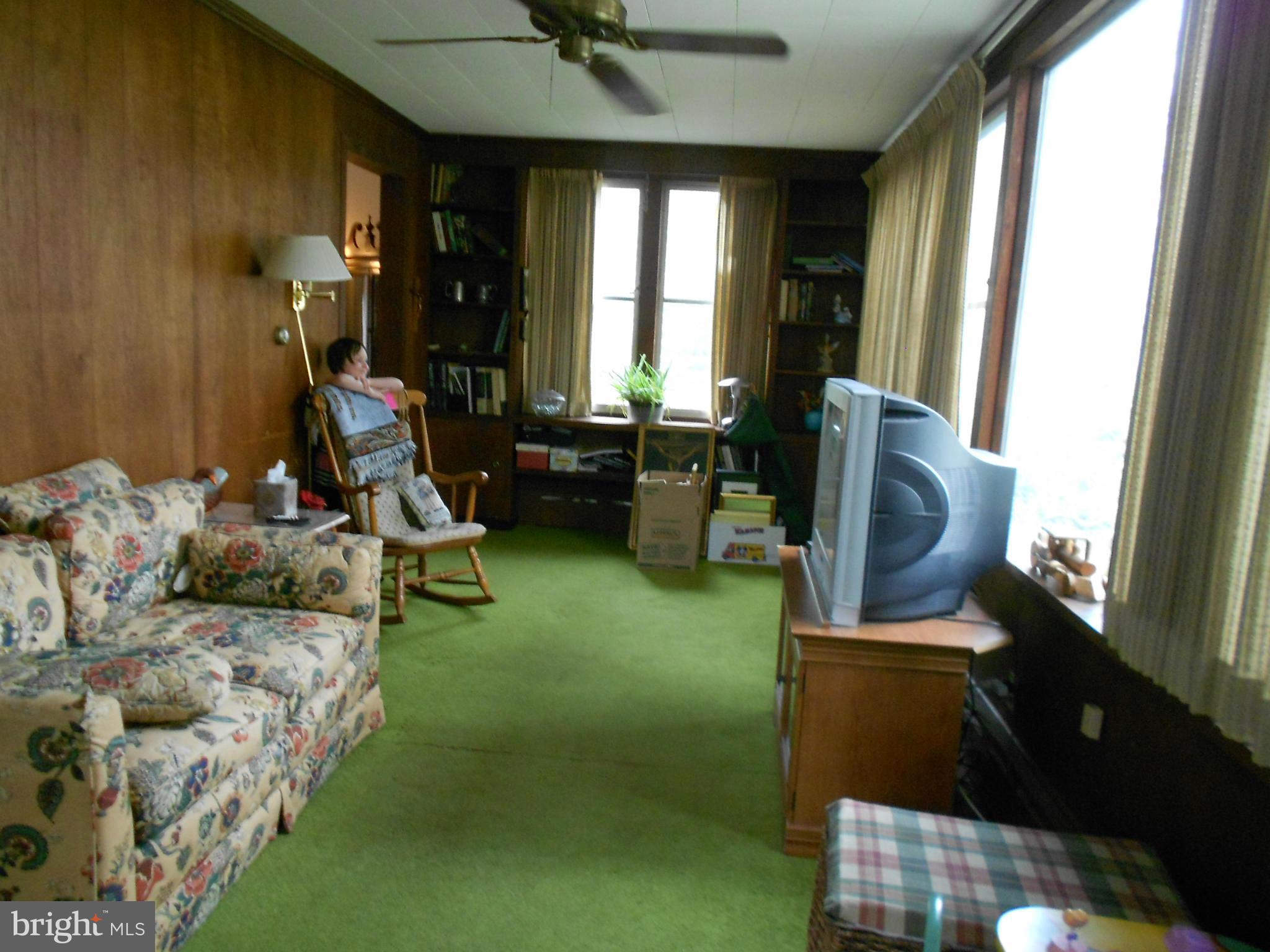 5111 Brook Green Road Baltimore, MD 21229 - Photo 8 of 23 Family Room