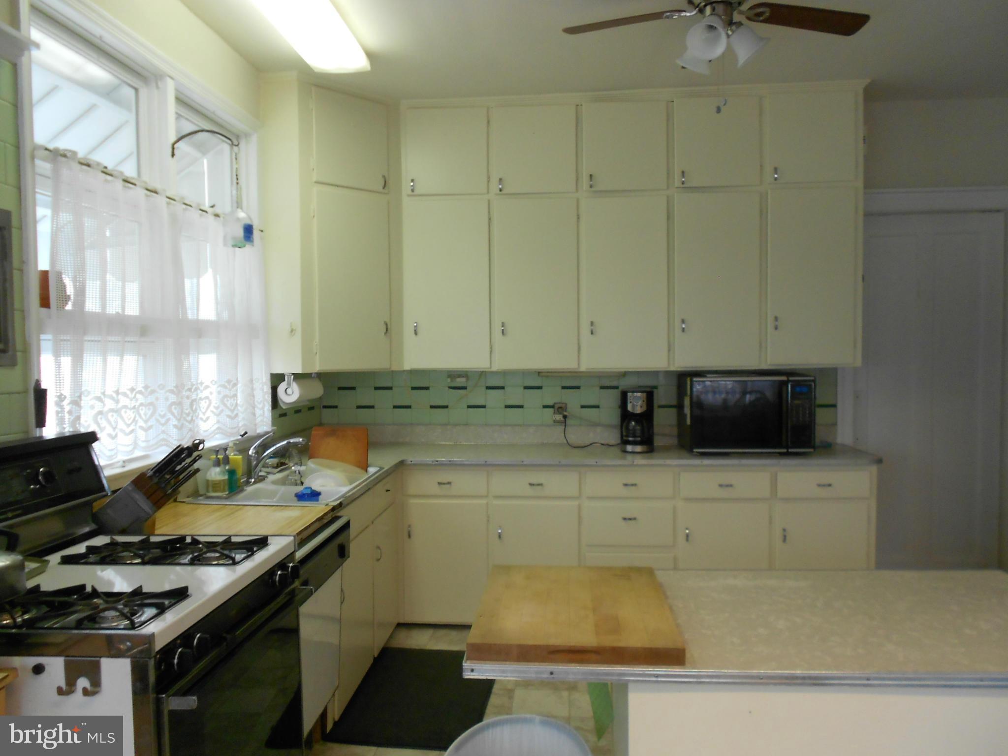 5111 Brook Green Road Baltimore, MD 21229 - Photo 9 of 23 Kitchen