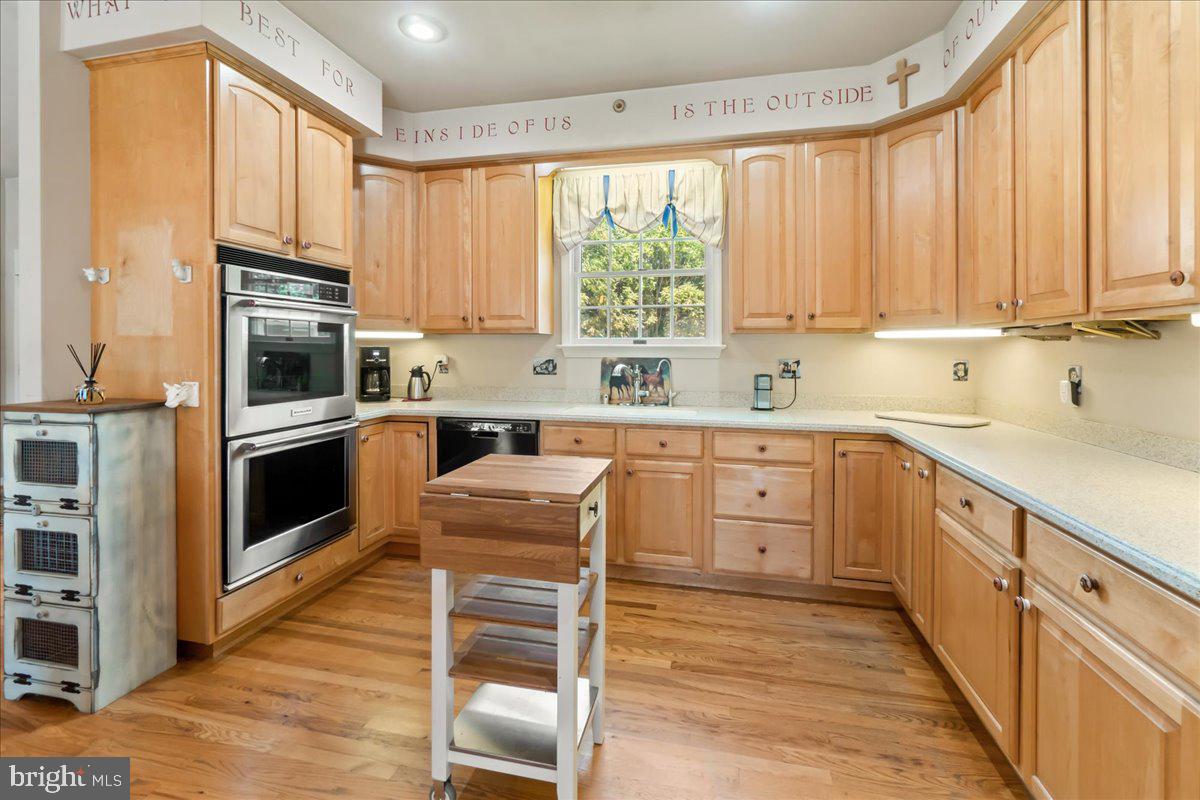5751 Mountville Road Adamstown, MD 21710 - Photo 24 of 72 Kitchen with double ovens