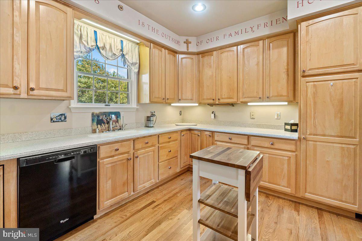 5751 Mountville Road Adamstown, MD 21710 - Photo 25 of 72 Tall kitchen cabinets with loads of space