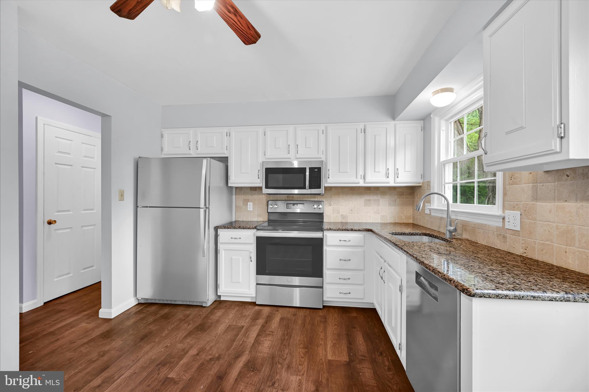 433 Springfield Court Lititz, PA 17543 - Photo 11 of 36 Kitchen
