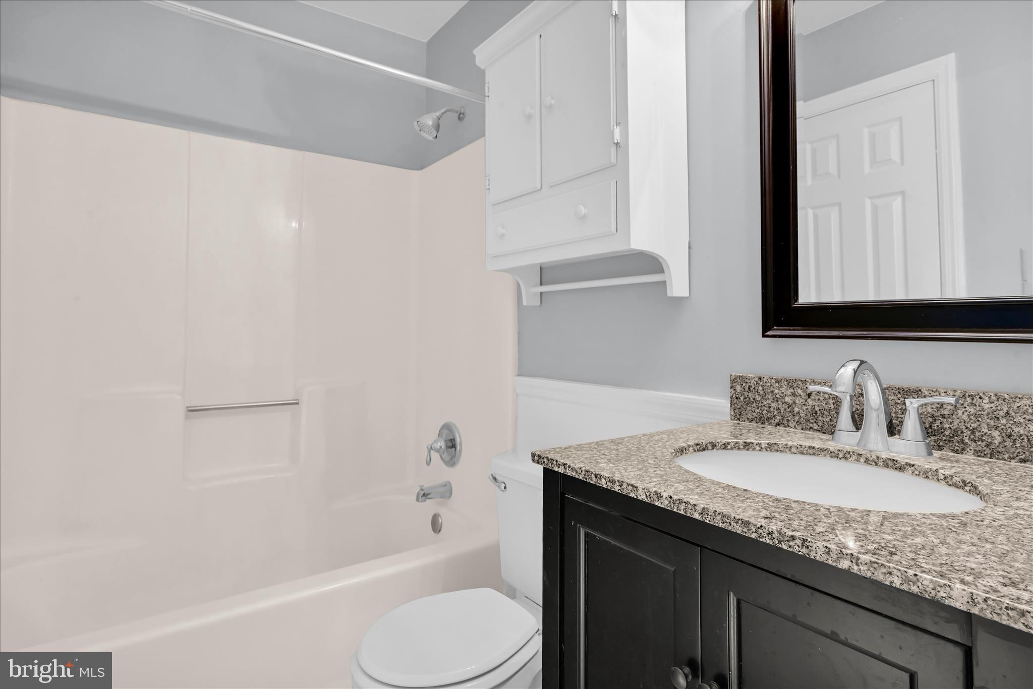 433 Springfield Court Lititz, PA 17543 - Photo 17 of 36 Bathroom