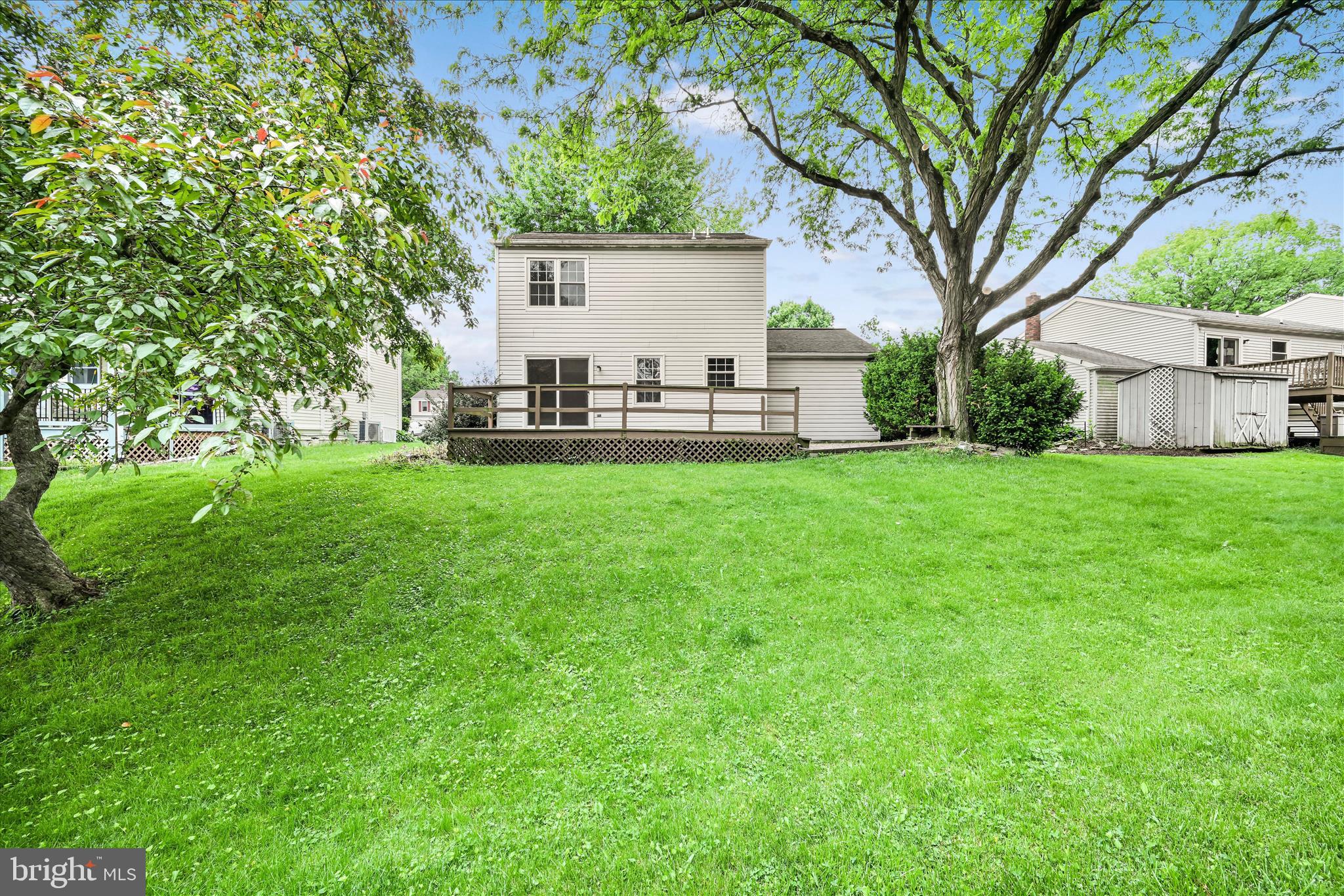 433 Springfield Court Lititz, PA 17543 - Photo 29 of 36 Exterior Back