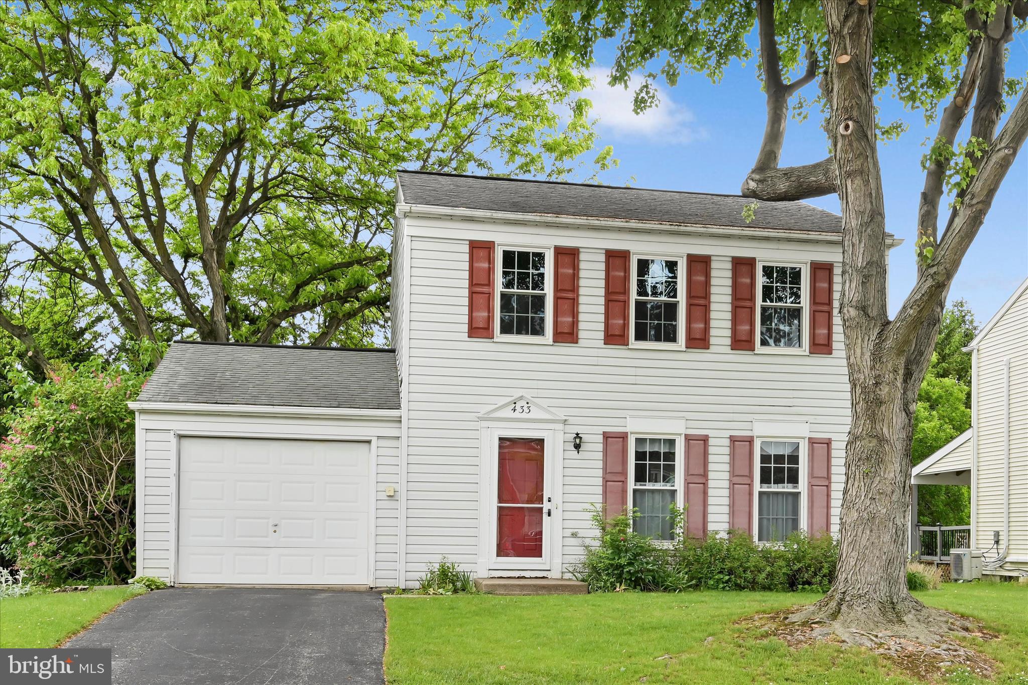 433 Springfield Court Lititz, PA 17543 - Photo 3 of 36 Exterior Front