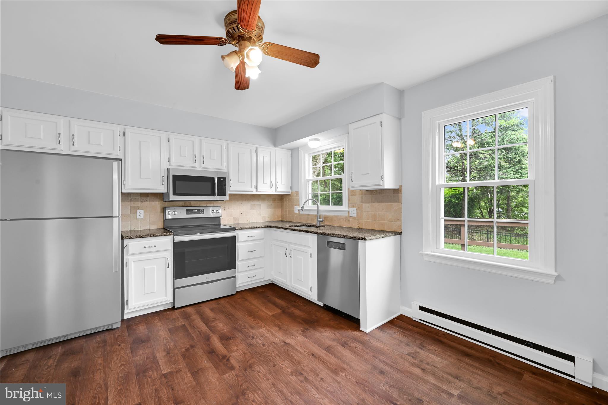 433 Springfield Court Lititz, PA 17543 - Photo 10 of 36 Kitchen
