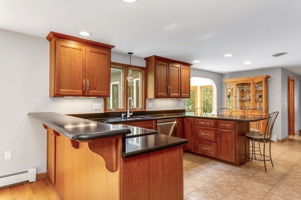 69 Prospect Street Franklin, MA 02038 - Photo 8 of 42 Gallery Image 8