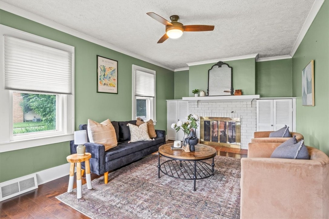 1568 Winton Road North Irondequoit, NY 14609 - Photo 4 of 33