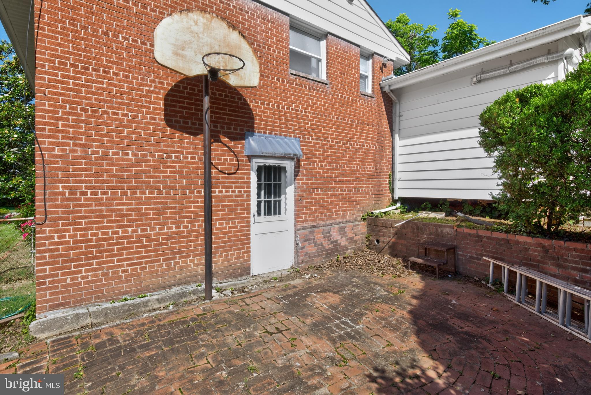 2016 Cascade Road Silver Spring, MD 20902 - Photo 5 of 37