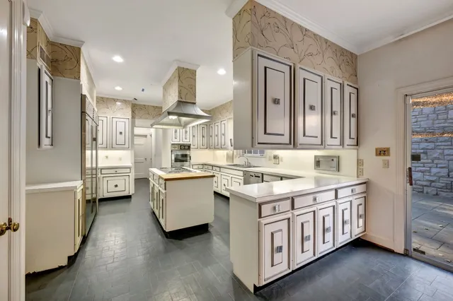 a view of livingroom with hardwood