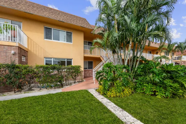 $2,400 | 1000 Northeast 9th Avenue, Unit 1, Delray Beach, FL 33483